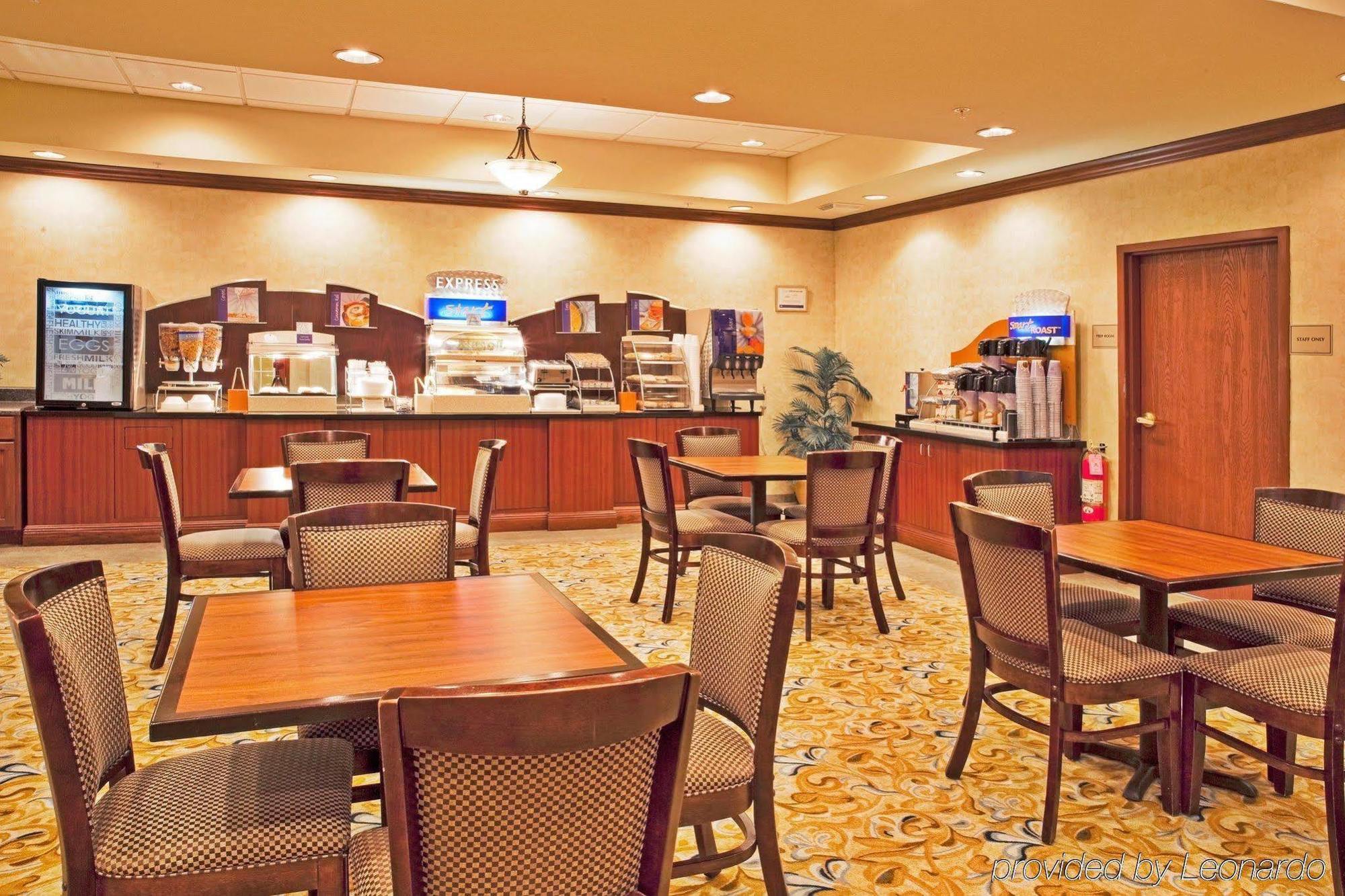 Holiday Inn Express Hotel & Suites Bartow By Ihg Bagian luar foto