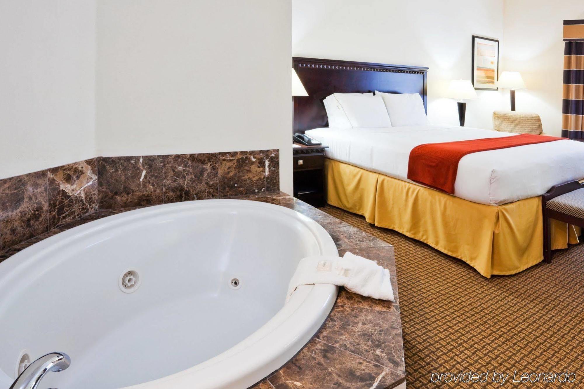 Holiday Inn Express Hotel & Suites Bartow By Ihg Bagian luar foto
